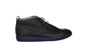 Bota Cordon Negro Picaditos Tirador Piel Marron Piso Azul