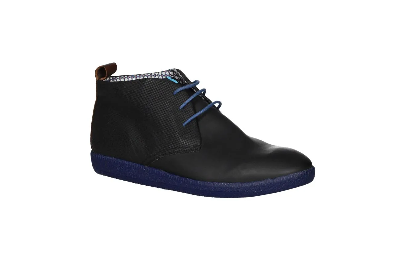 Bota Cordon Negro Picaditos Tirador Piel Marron Piso Azul