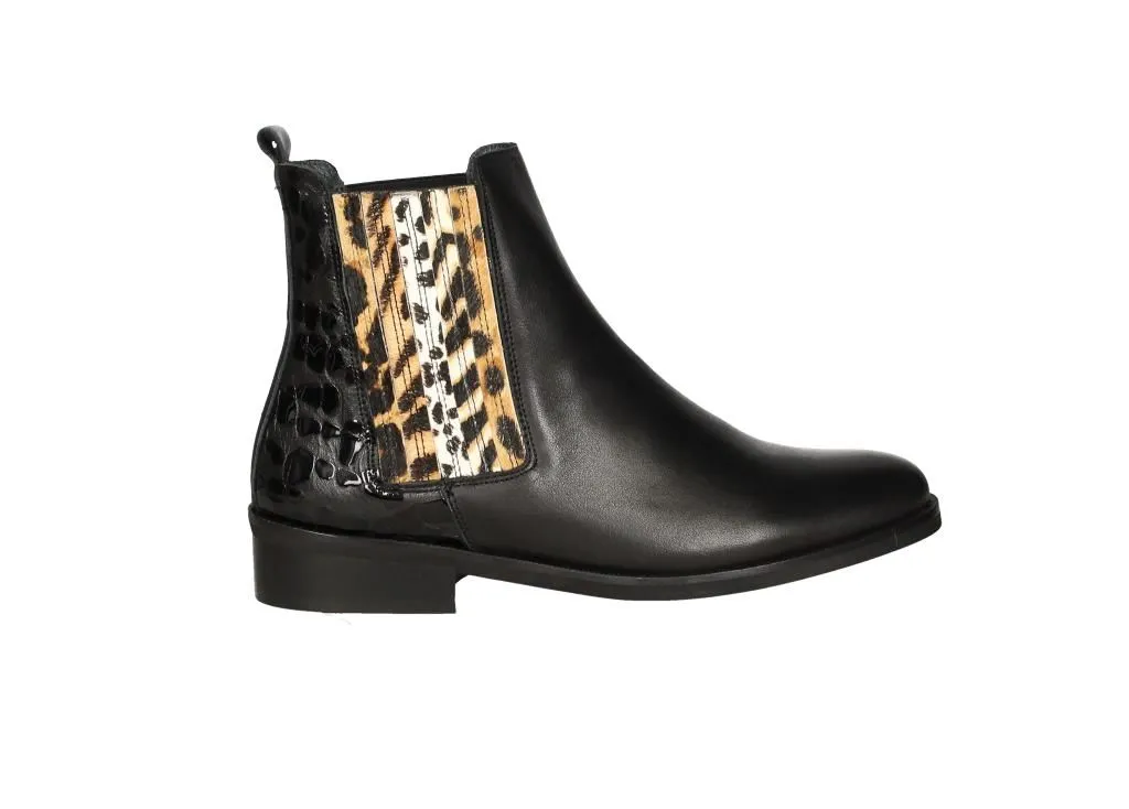 Botin Piel Negro Talon Grabado Lado Elastico Animal Print