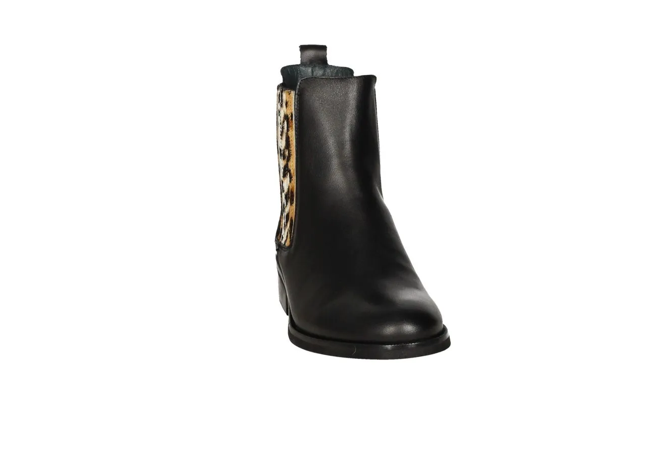 Botin Piel Negro Talon Grabado Lado Elastico Animal Print