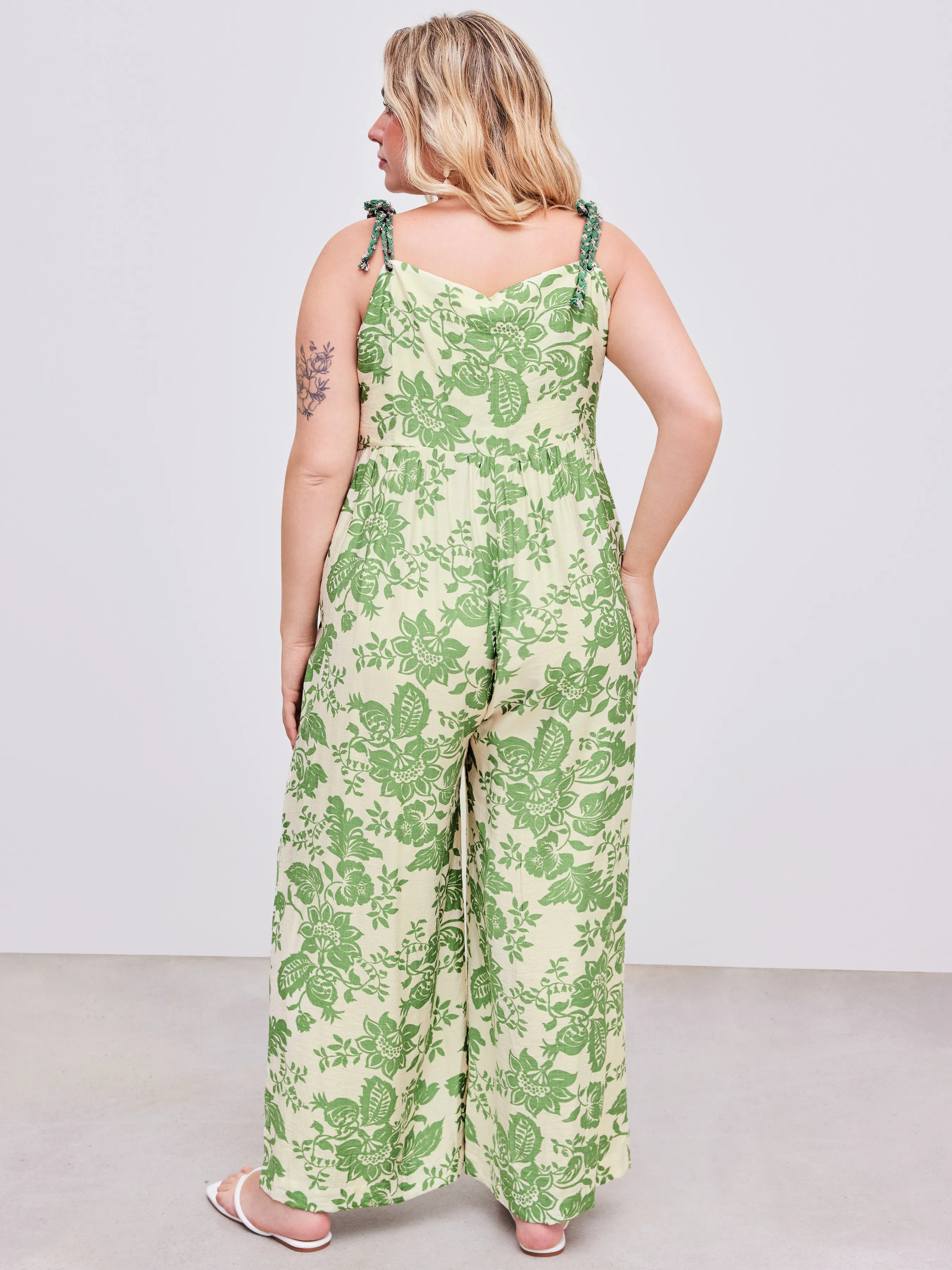 Mono con Botones y Escote en U Floral Curvy