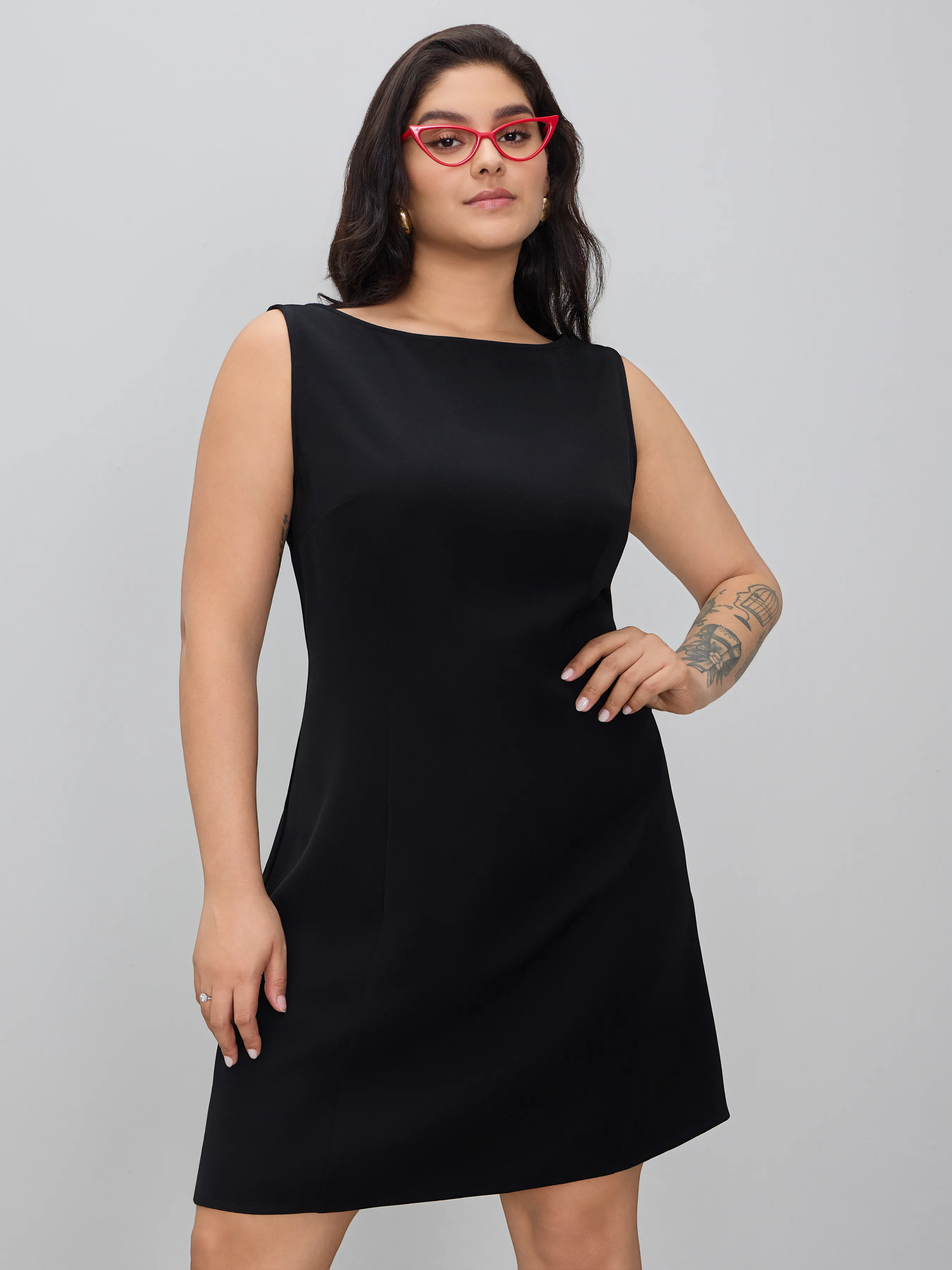  Vestido Mini Sólido con Cuello Barco Curvy