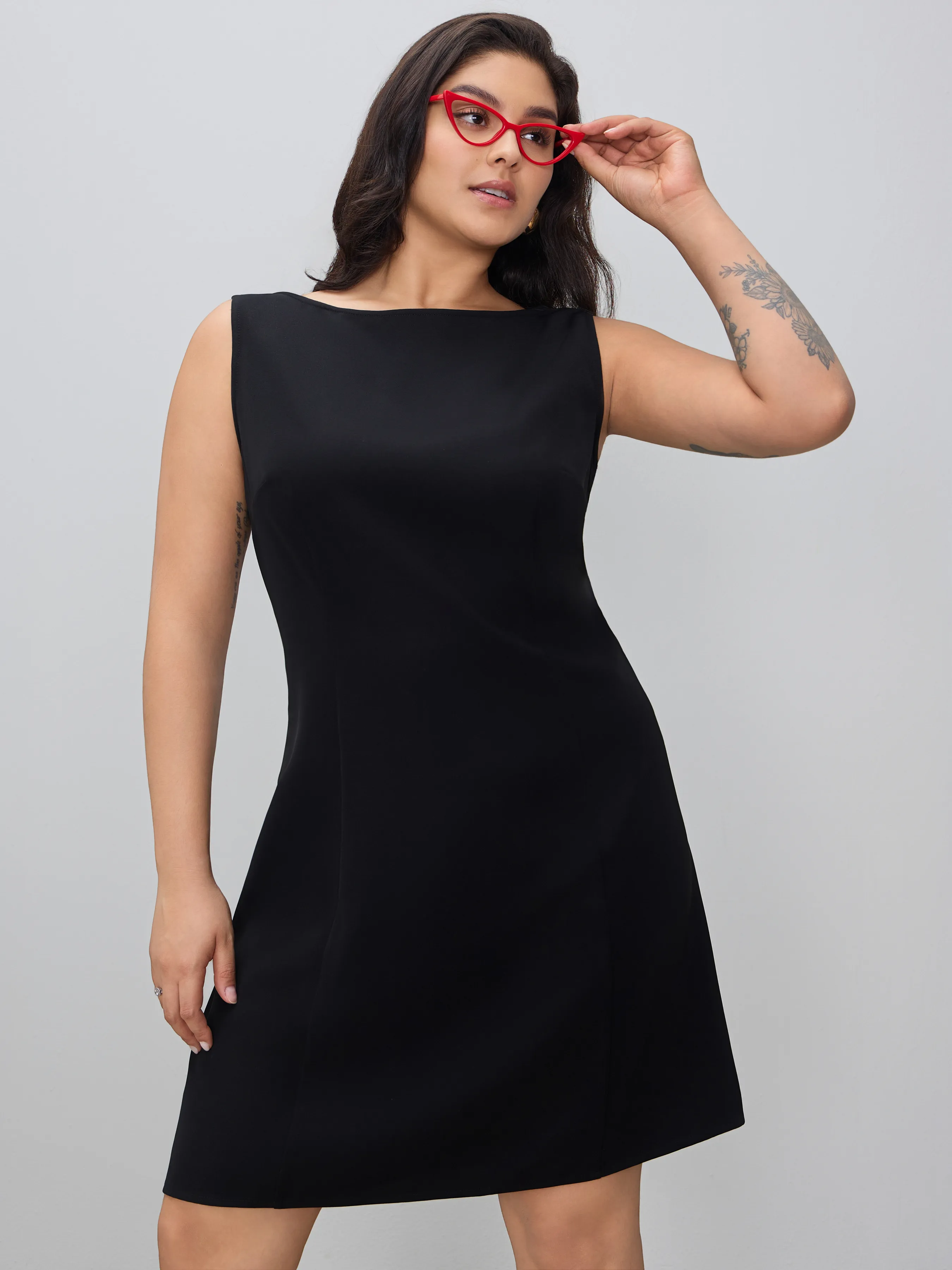  Vestido Mini Sólido con Cuello Barco Curvy